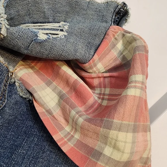 Stylish Blue Denim Jeans with Plaid Accent. Marca Joe Boxer. Size 16W. - Picture 2 of 9